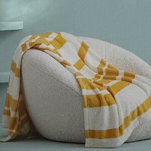 NWT Room Essentials Yellow Gold and White Throw. 50X60.
